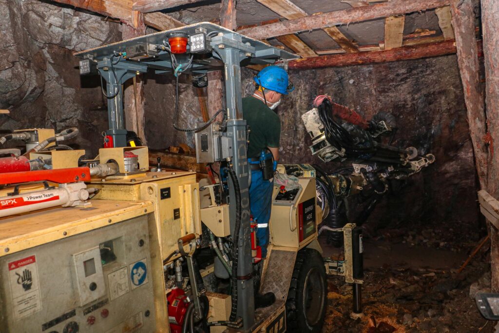 Техника, собранная на ремонтно-механическом заводе ППГХО, повысит производительность труда на действующих урановых рудниках